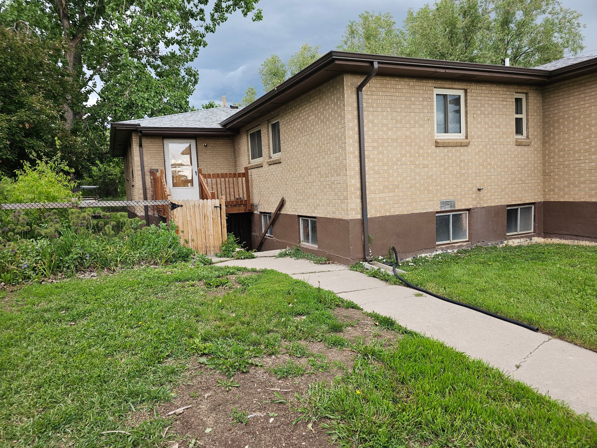 Golden Multiplex: 795-797 Kilmer St