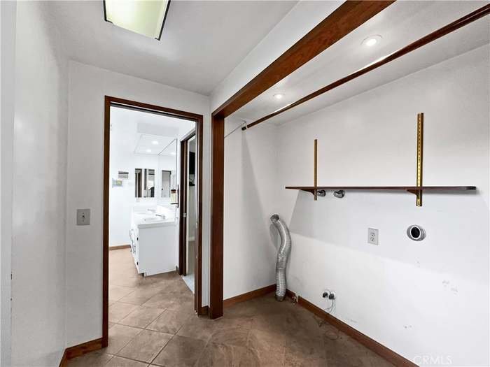 Lakewood House: 2918 Yearling St