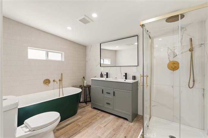 Sunland House: 10607 Whitegate Ave