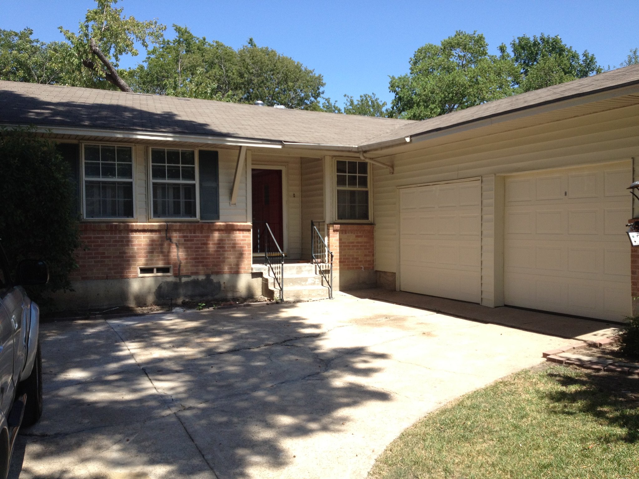 Dallas House: 2639 Globe Ave