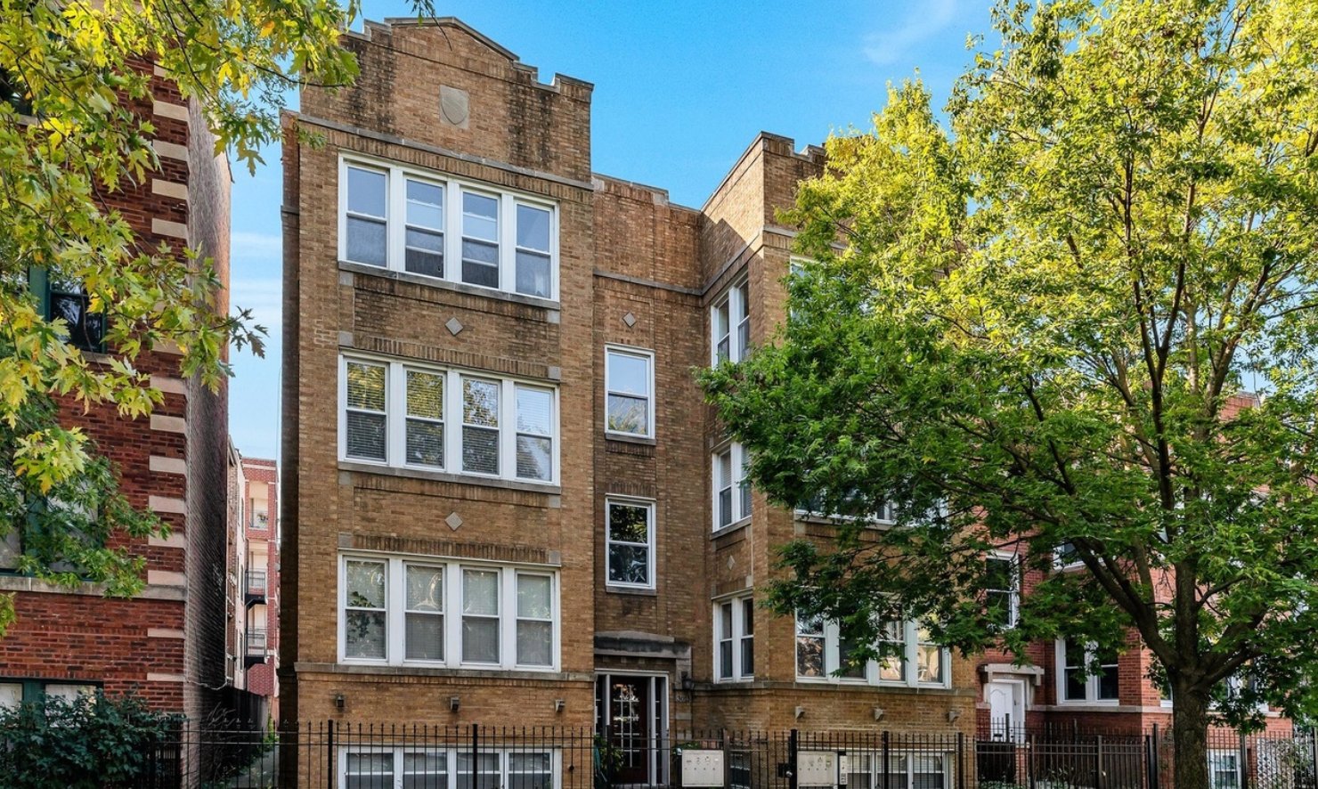 Chicago Apartment: 3011 W Gunnison St