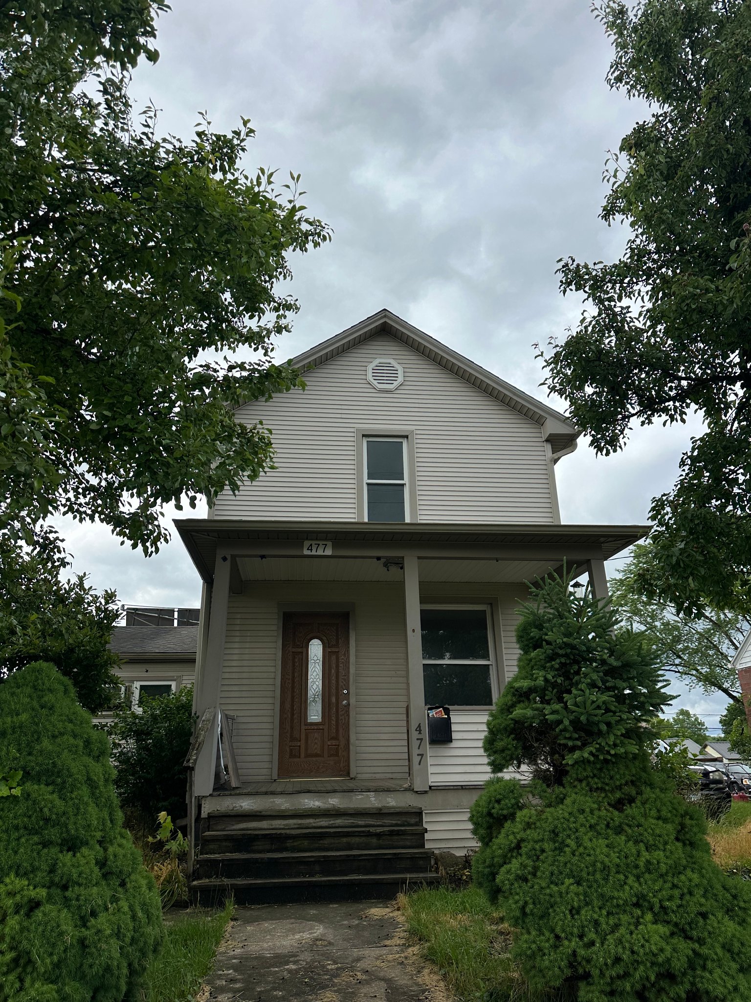 East Palestine House: 477 E Martin St