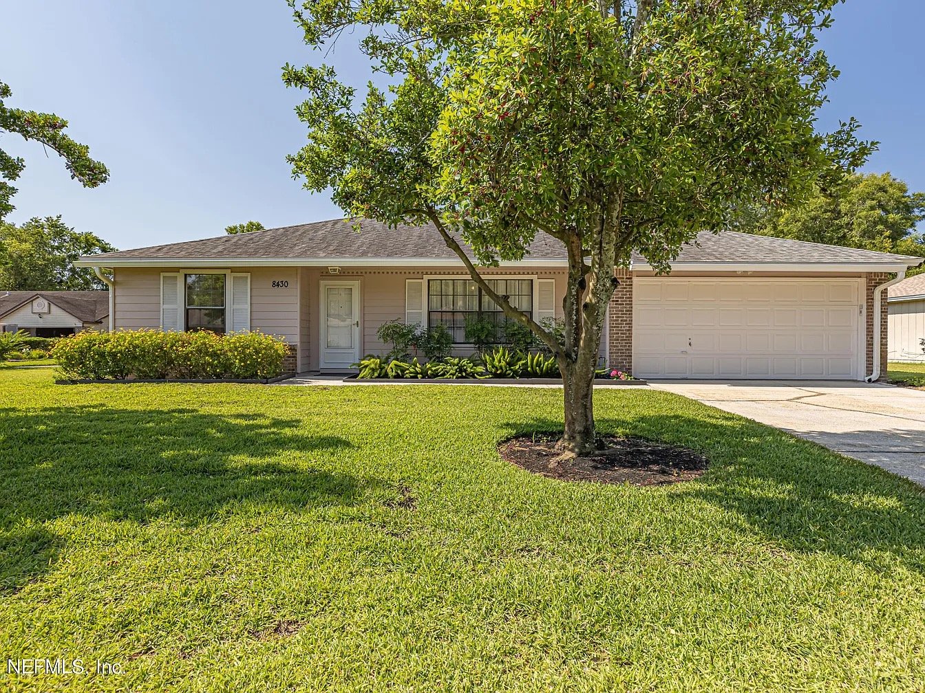 Jacksonville House: 8430 Winter Berry Rd