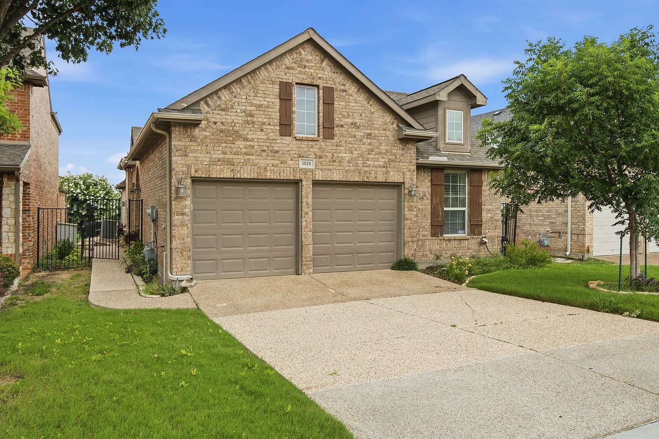 Grand Prairie House: 1028 Kaylie St