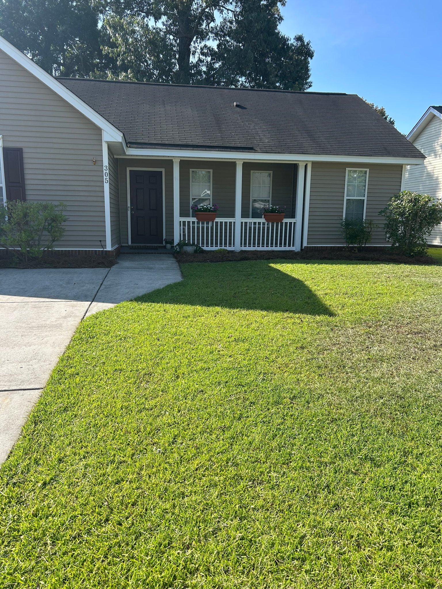 Charleston House: 305 Rose Marie Dr