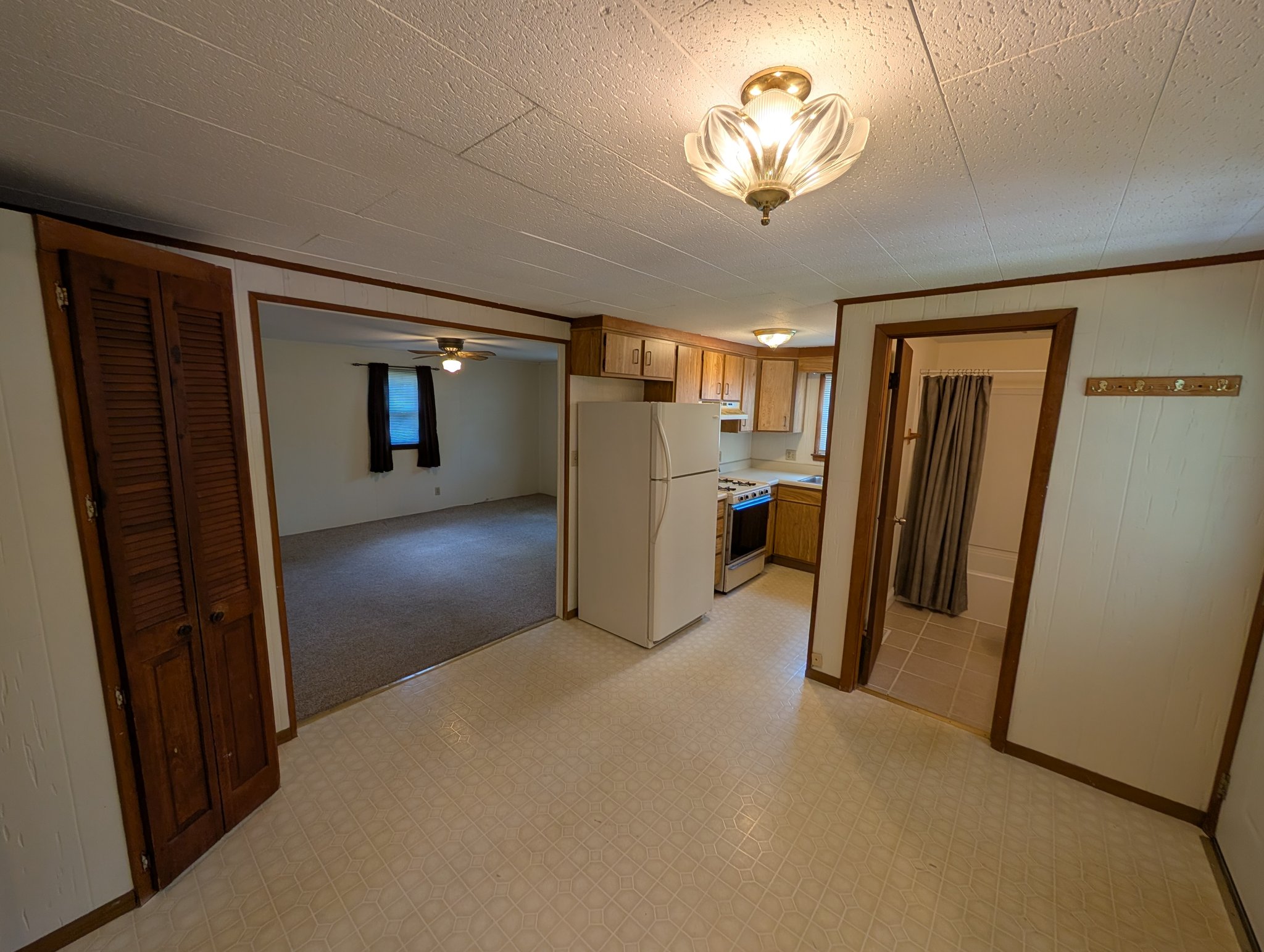 Albany House: 6175 Zorn Rd