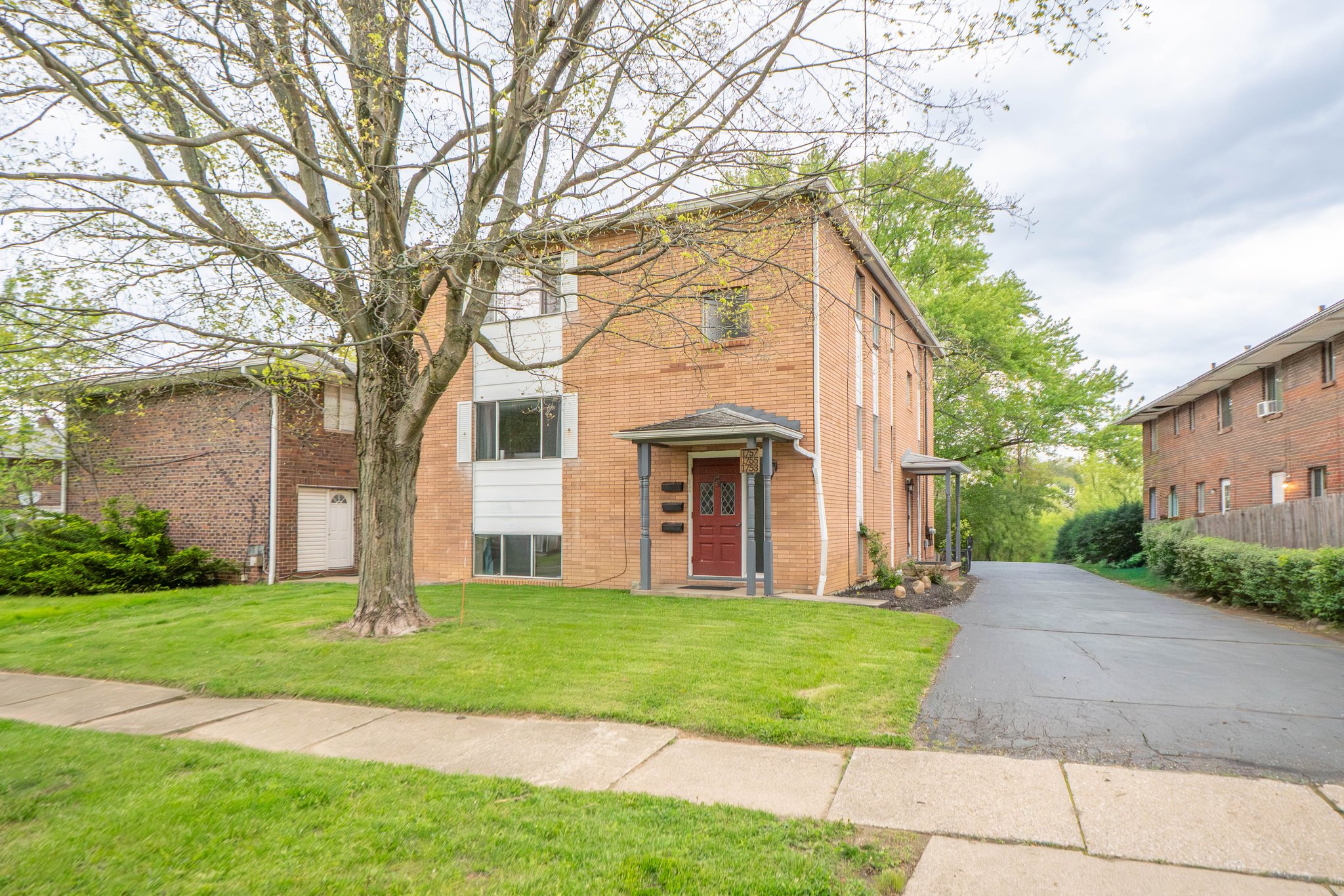 Akron Apartment: 1755 Cromwell Dr