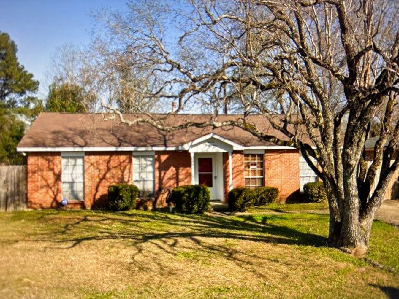 Montgomery House: 1149 Oakbrook Dr