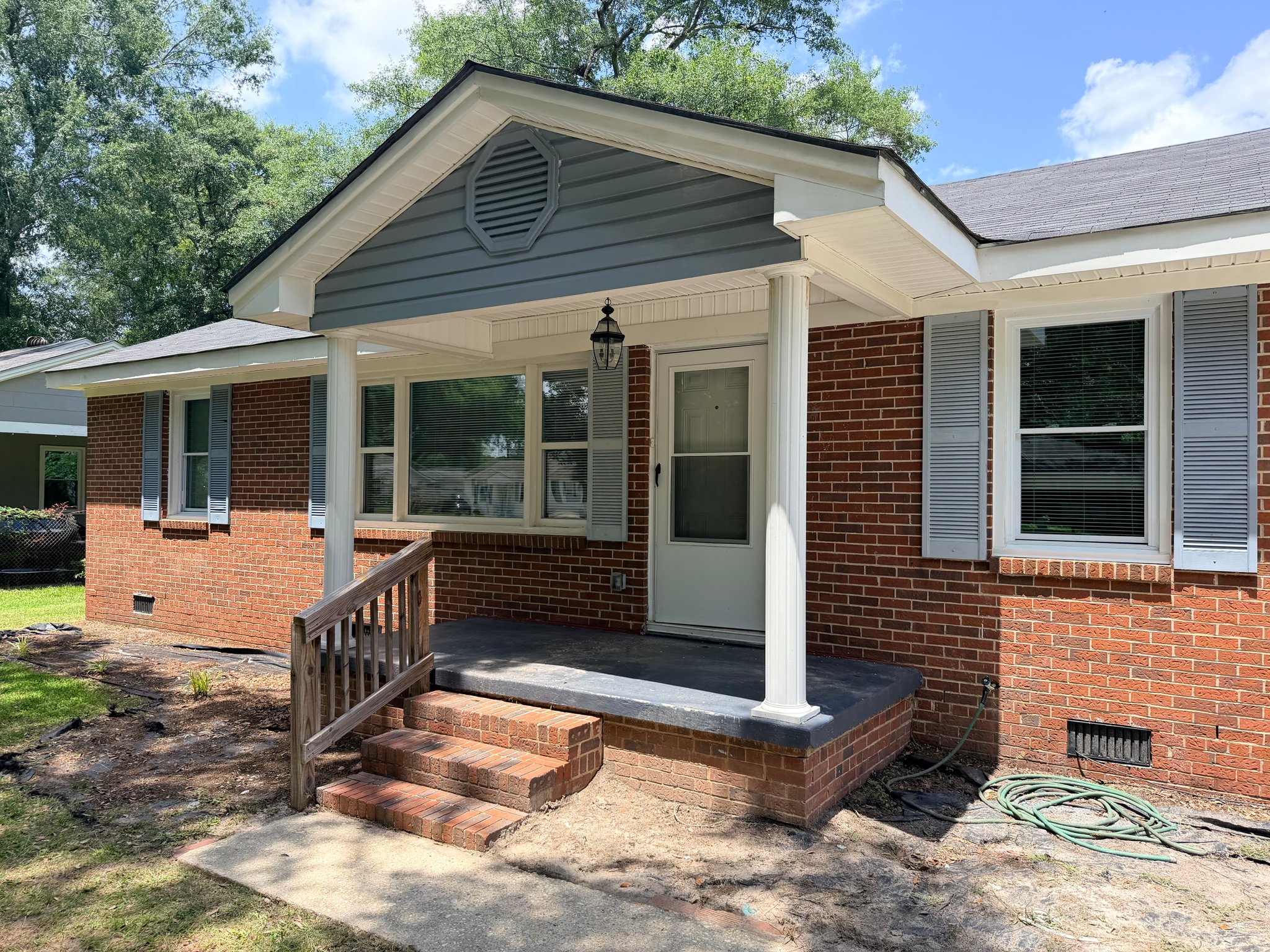 Albany House: 2014 N Harding