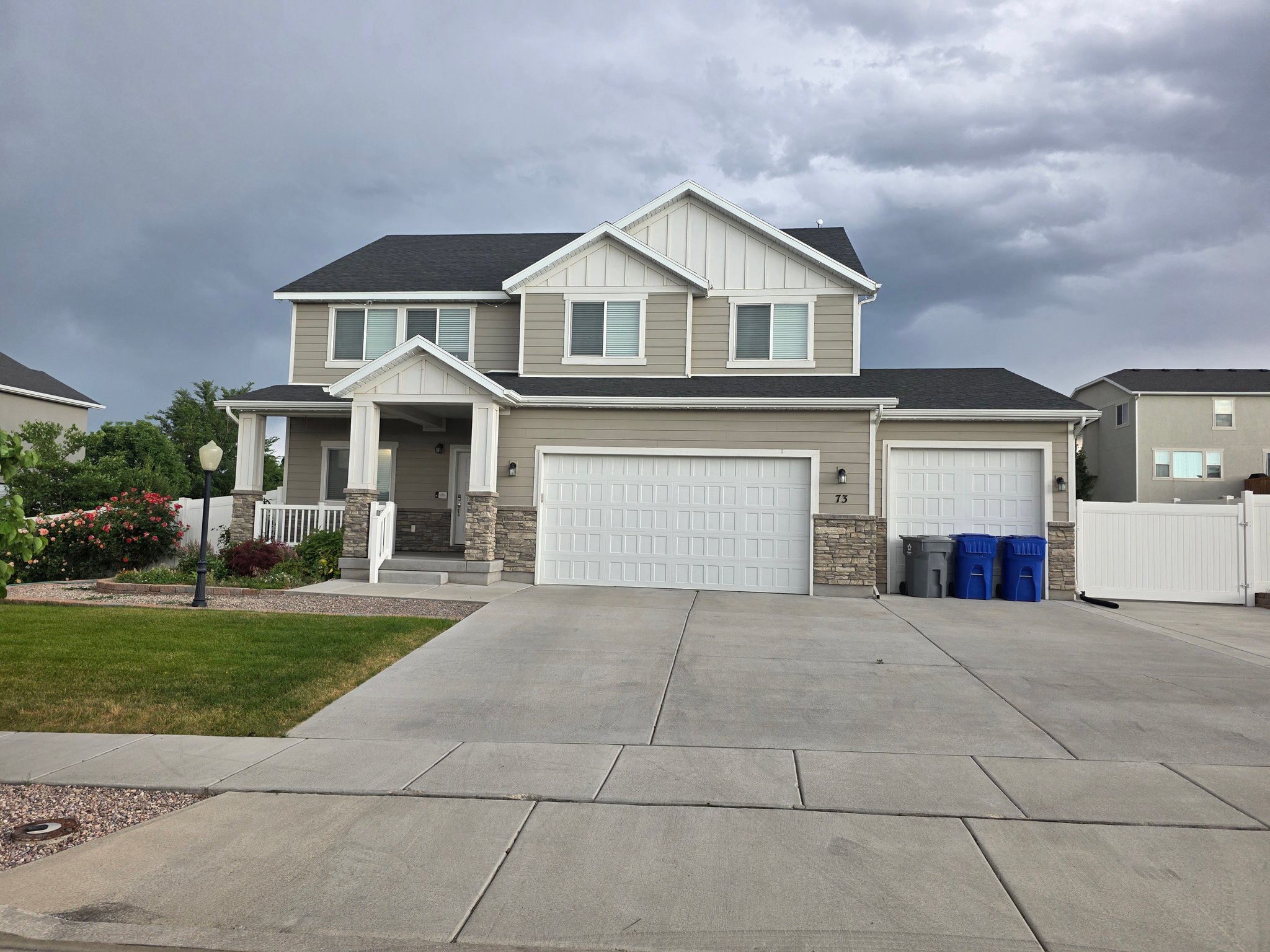 Saratoga Springs House: 73 W Hillside Dr