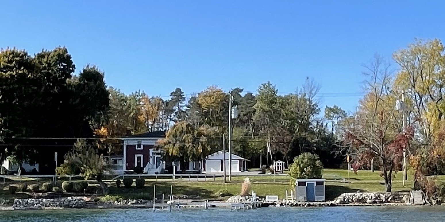 Auburn House: 5305 W Lake Rd