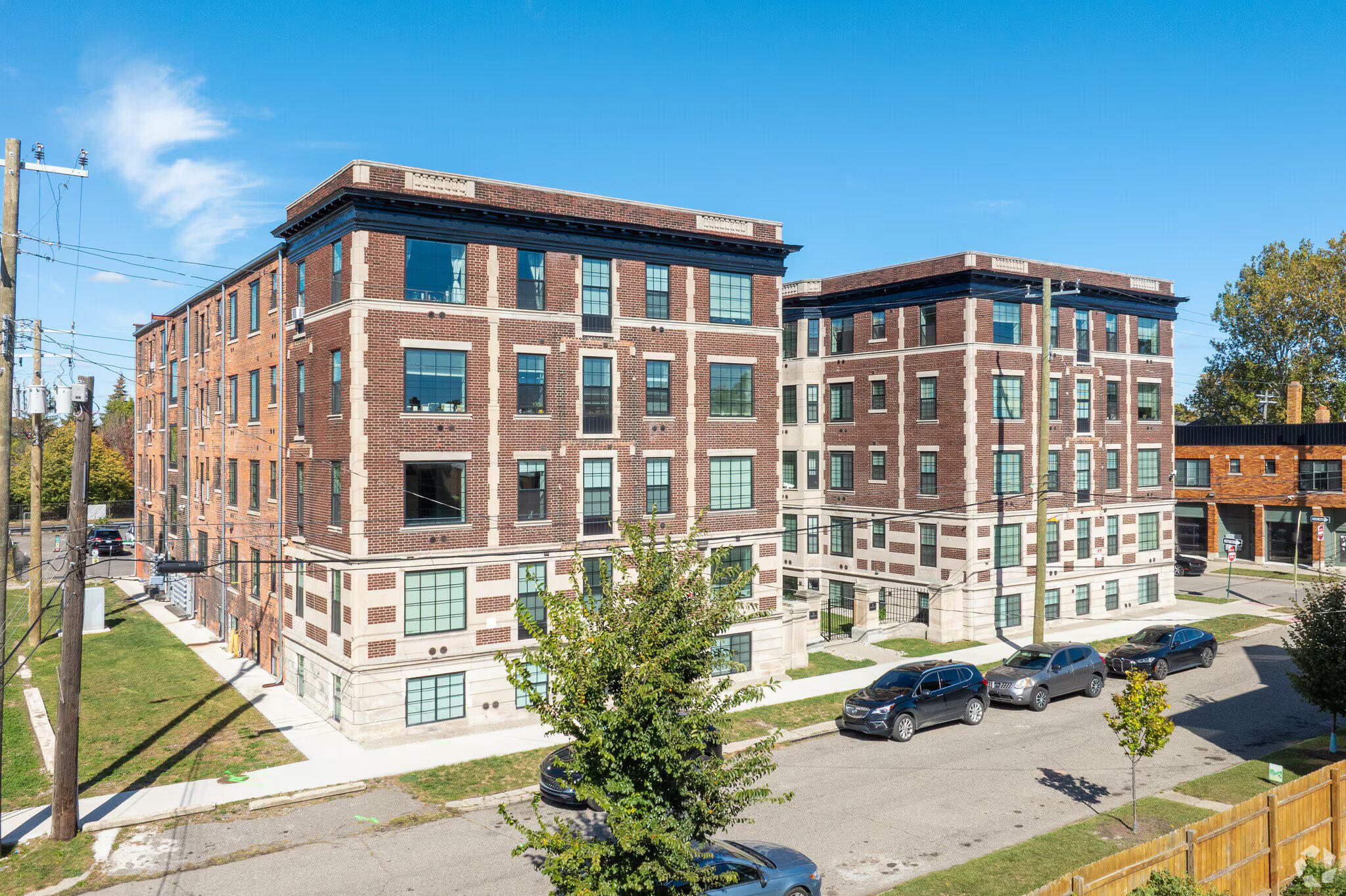 Detroit Apartment: 1800 West Bethune Street,