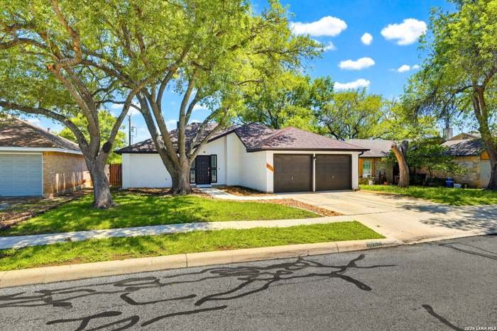 Live Oak House: 8114 Forest Bow