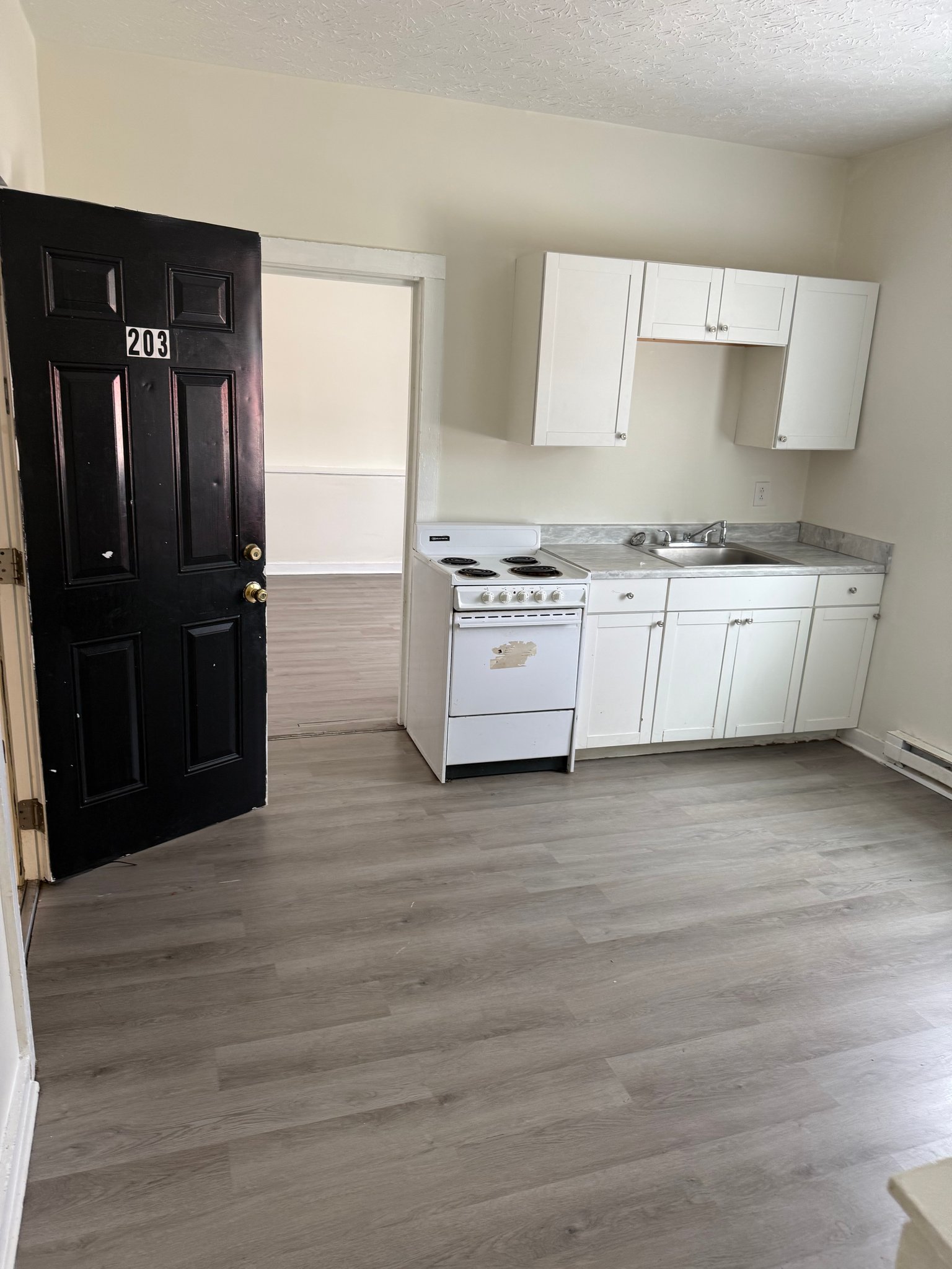 Waynesboro Apartment: 260 N. Commerce Ave.