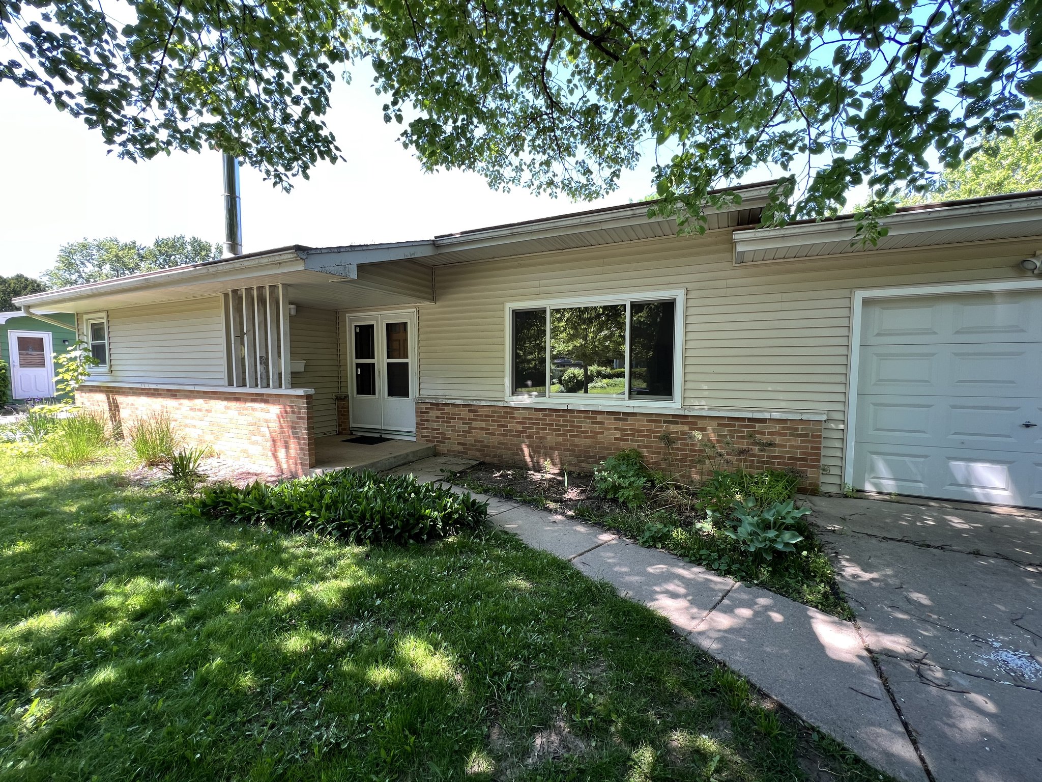 Madison House: 5014 manor cross