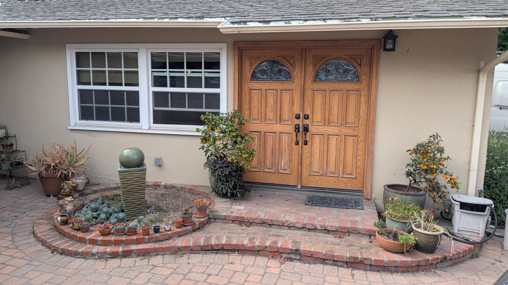 Goleta Apartment: 570 Carlo Dr