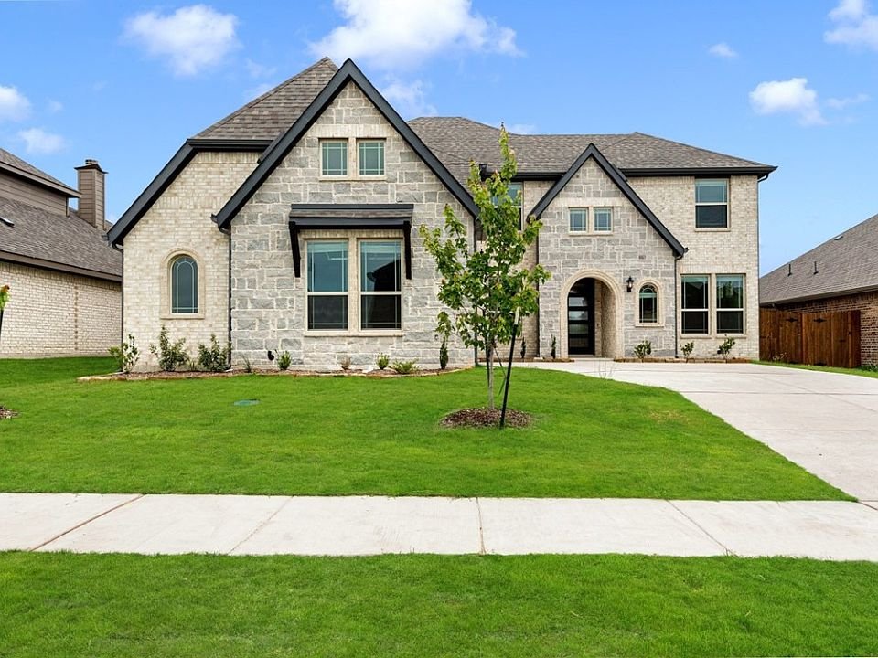Waxahachie House: 301 Resting Place Rd