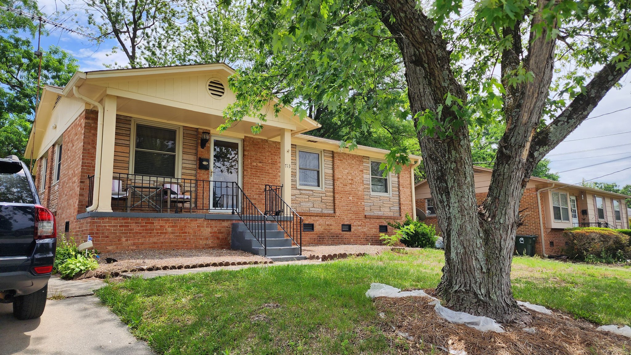 Greensboro House: 713 Abington Dr