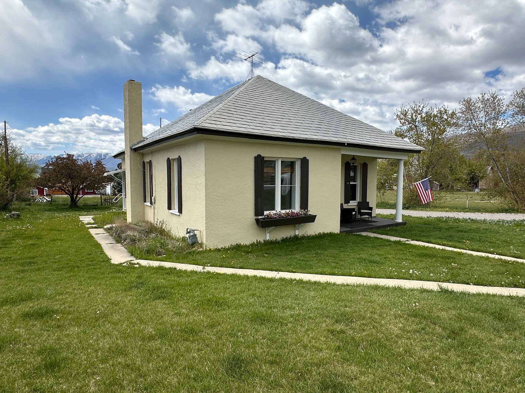 Midway House: 150 E Main Street