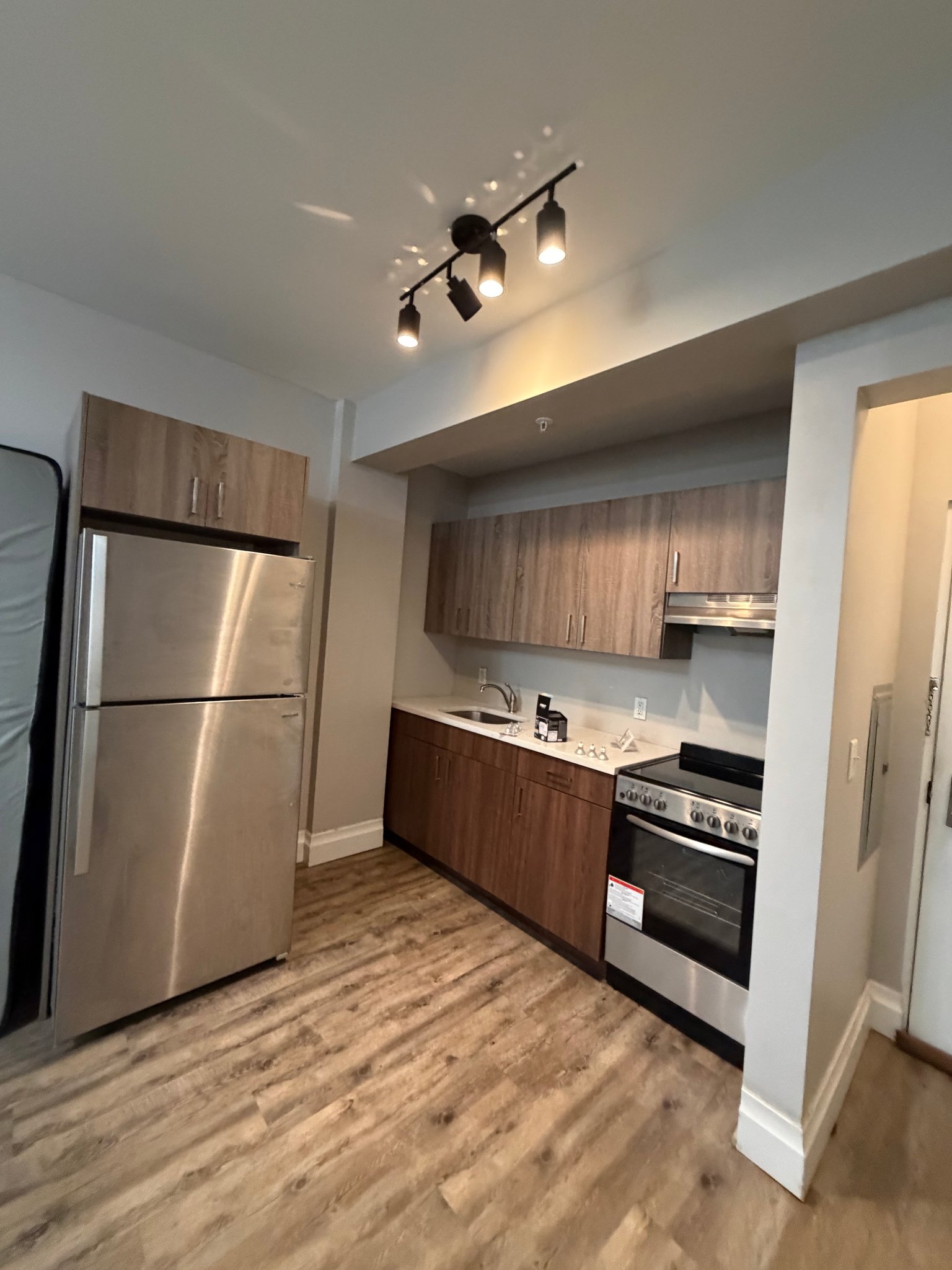 East Orange Apartment: 106 N Grove St