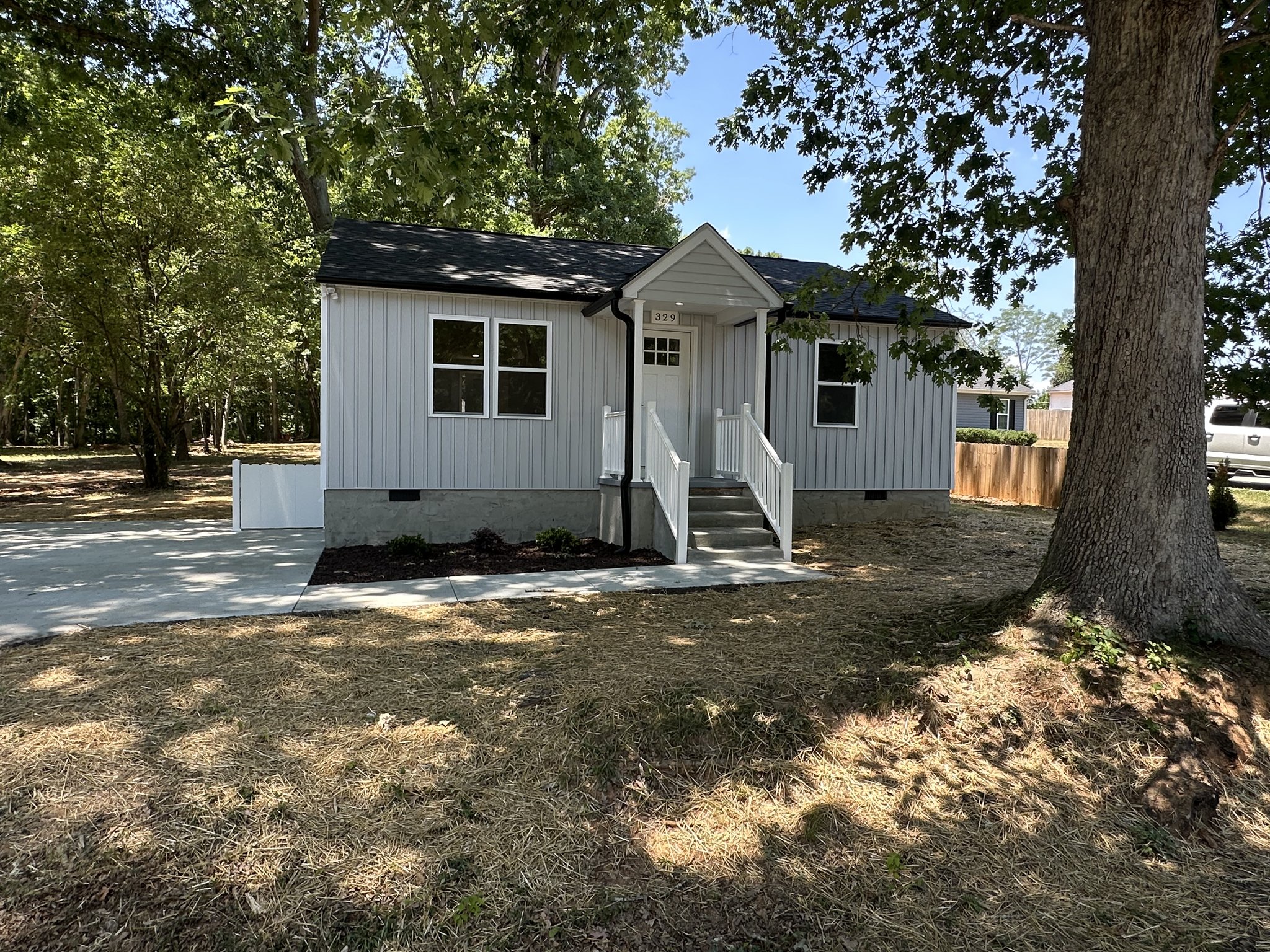 Mebane House: 329 Tate Ave