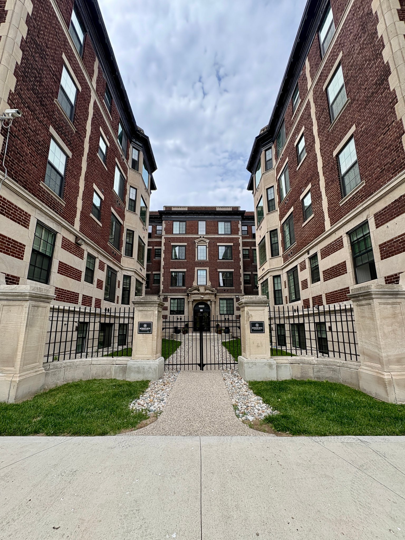Detroit Apartment: 1800 West Bethune Street,