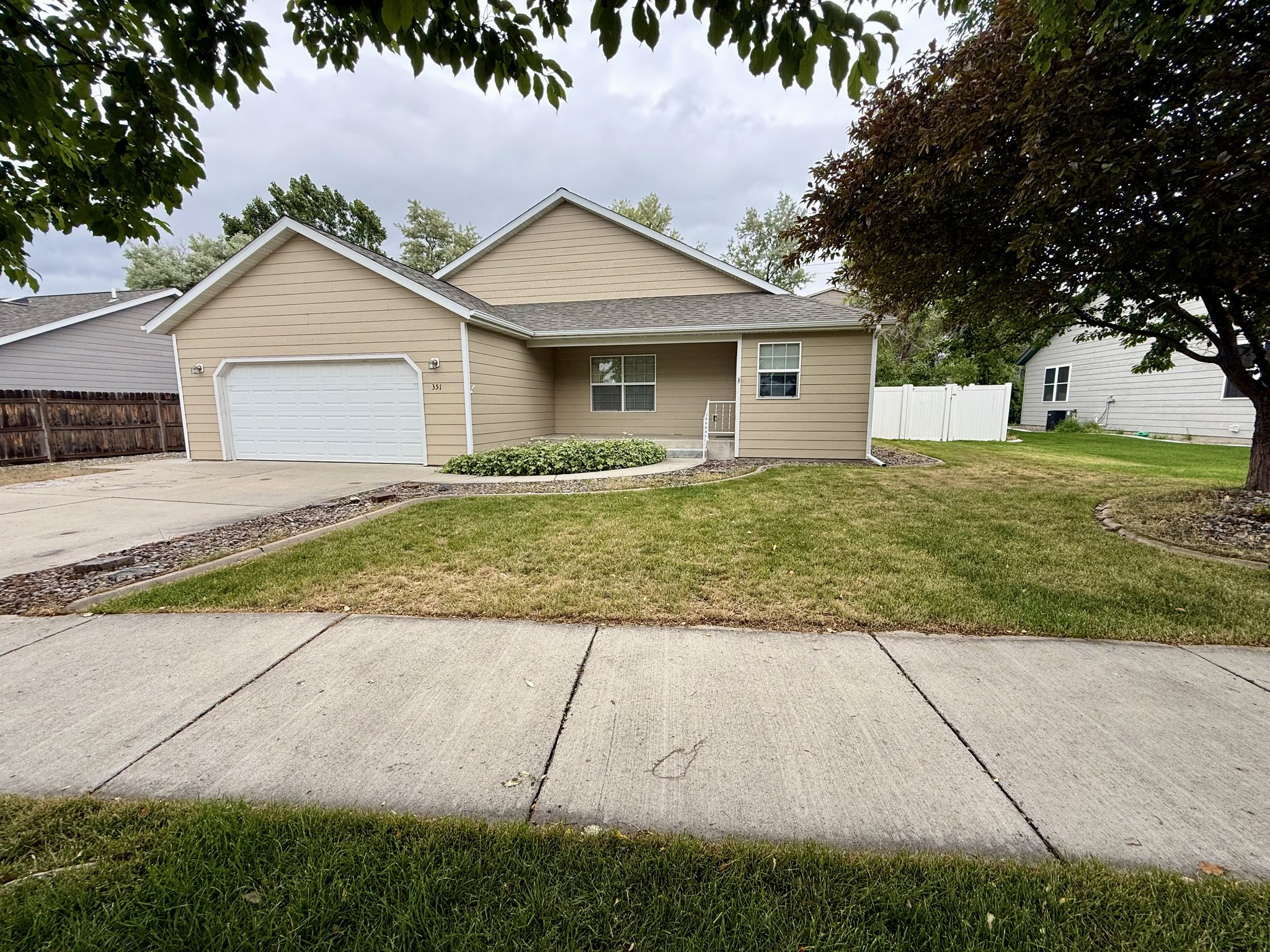 Helena House: 351 Springfield Dr