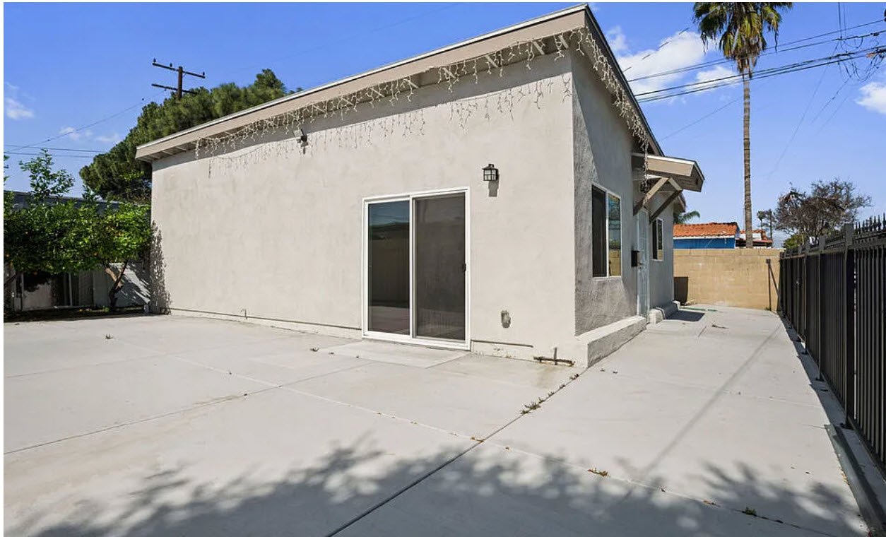 Pomona Townhome: 553 S caswell