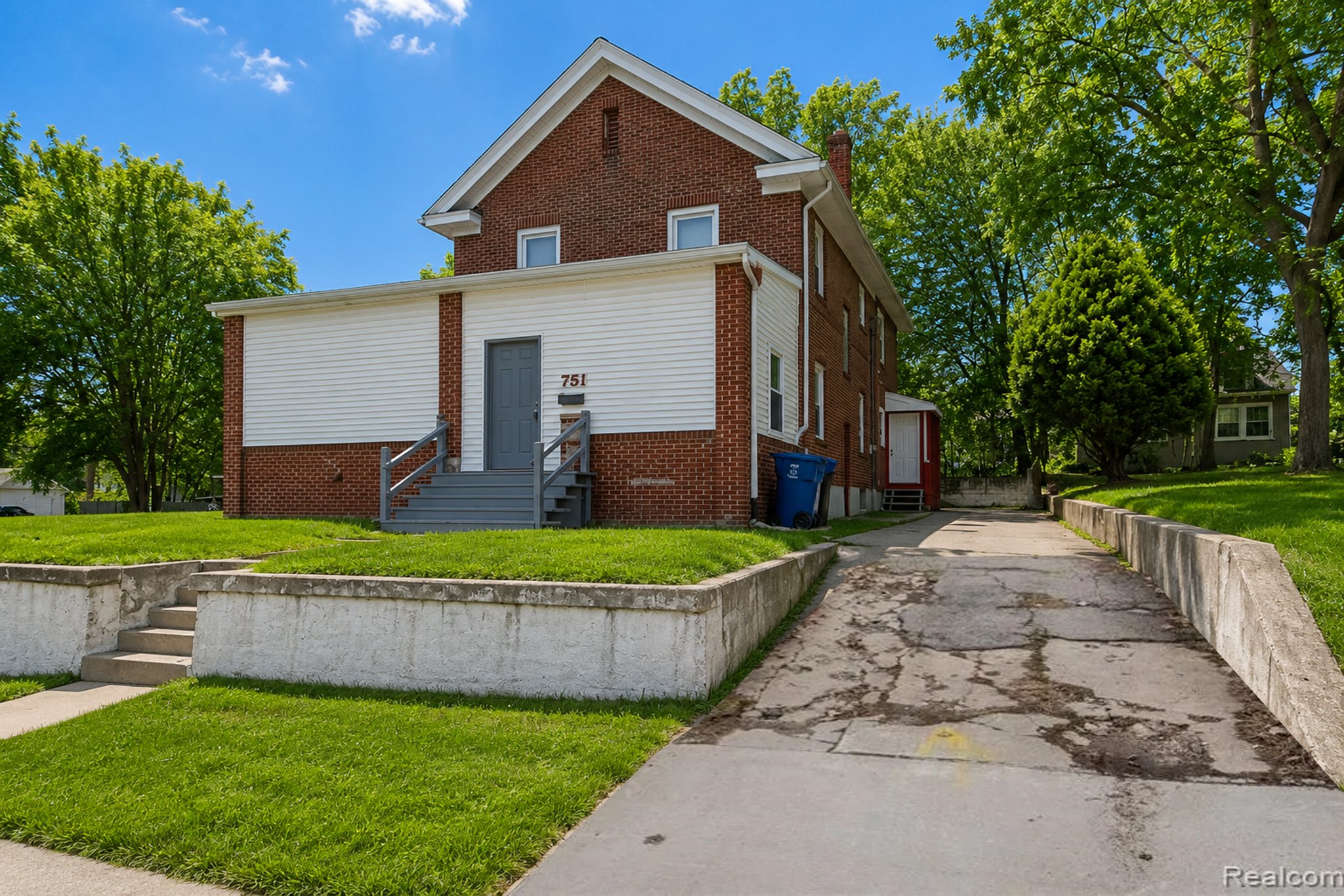 Flint House: 751 Dupont St