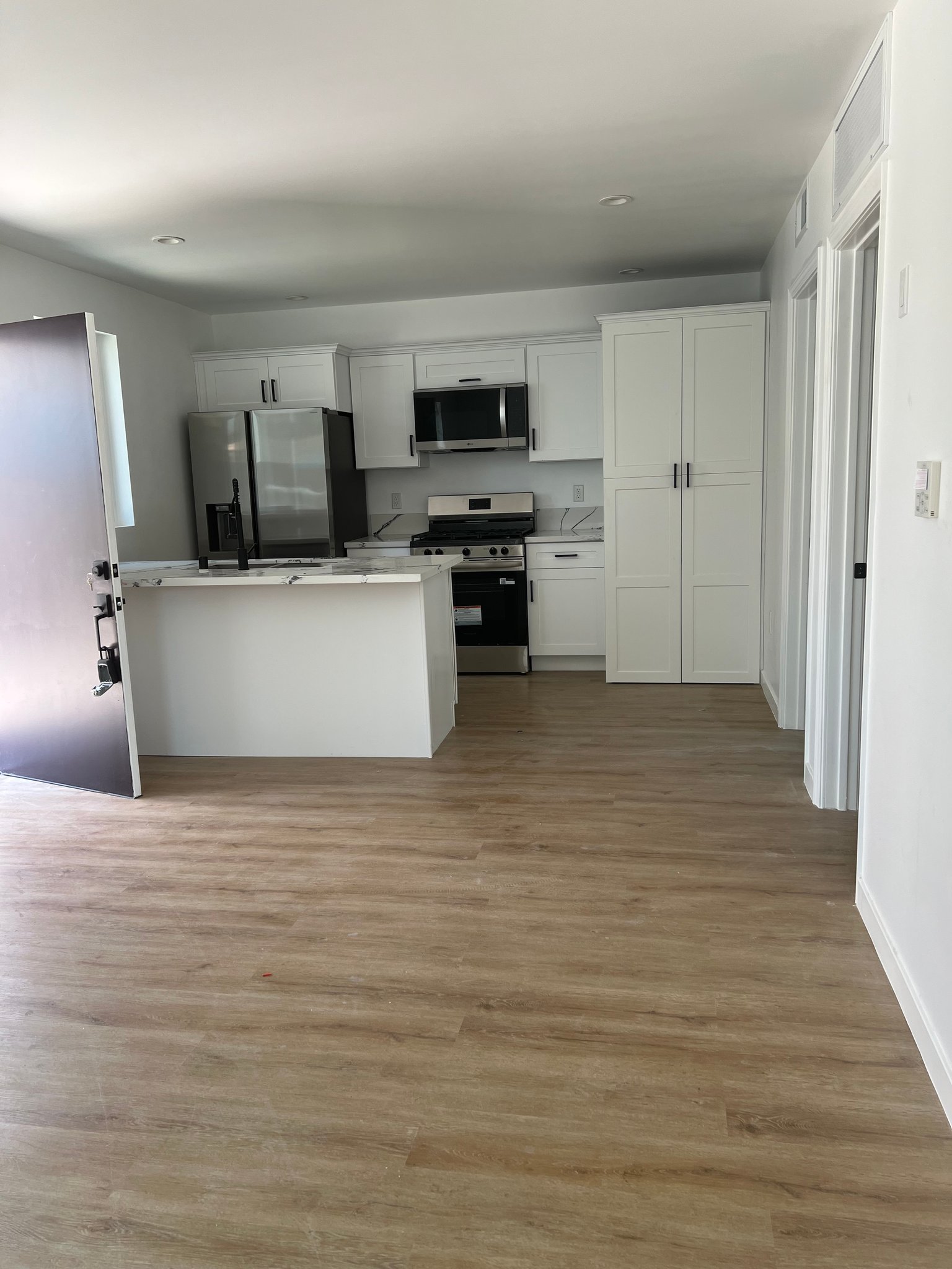 Los Angeles Townhome: 965 N Serrano Ave