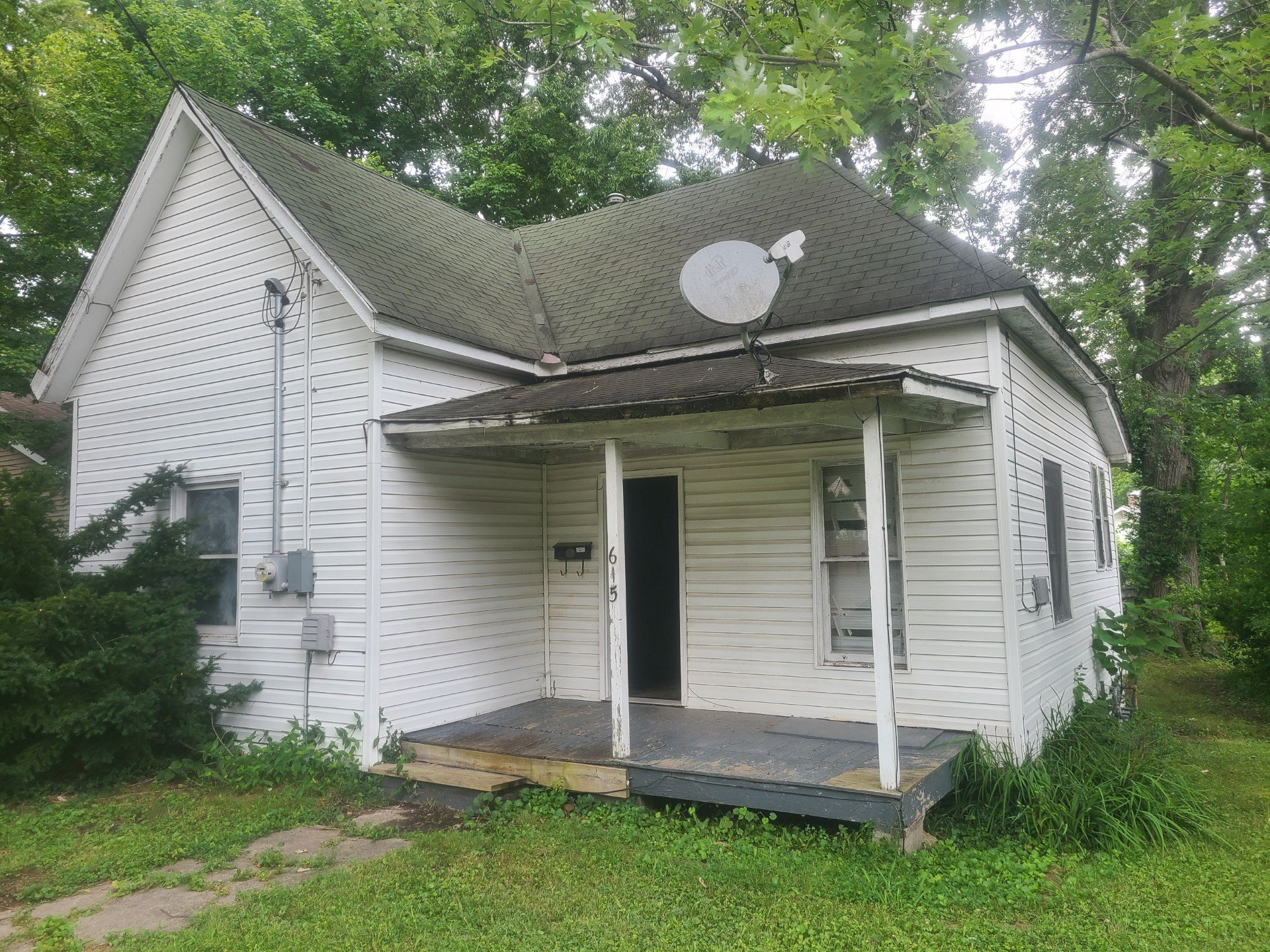 Carbondale House: 615 N Almond St