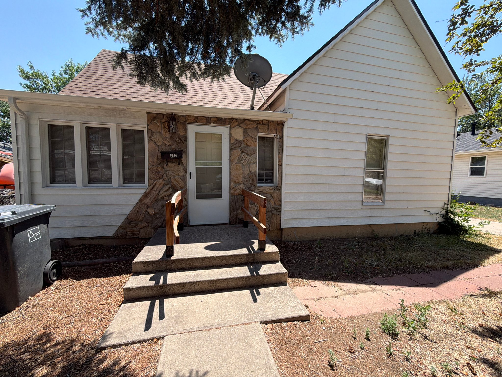 Loveland House: 760 E 8th St