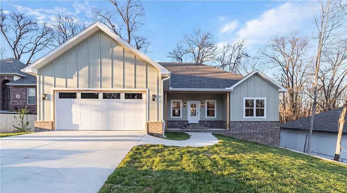Bella Vista House: 5 Burnham Dr