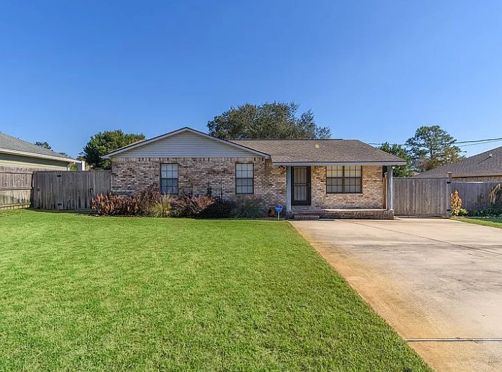 Mary Esther House: 119 Marimba St