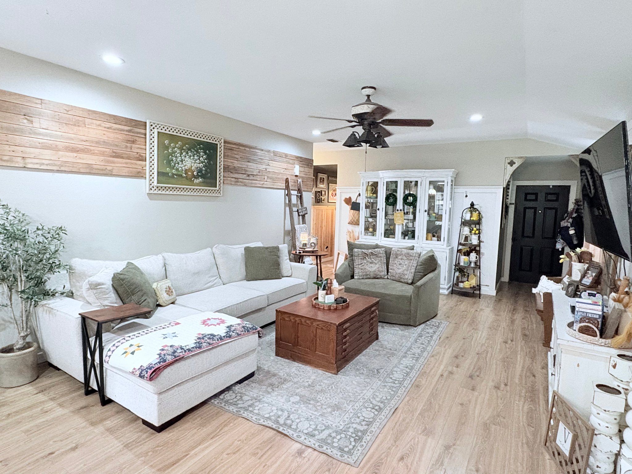 San Antonio House: 930 Windmill Palm