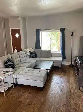Pittsburgh House: 3919 Nantasket St
