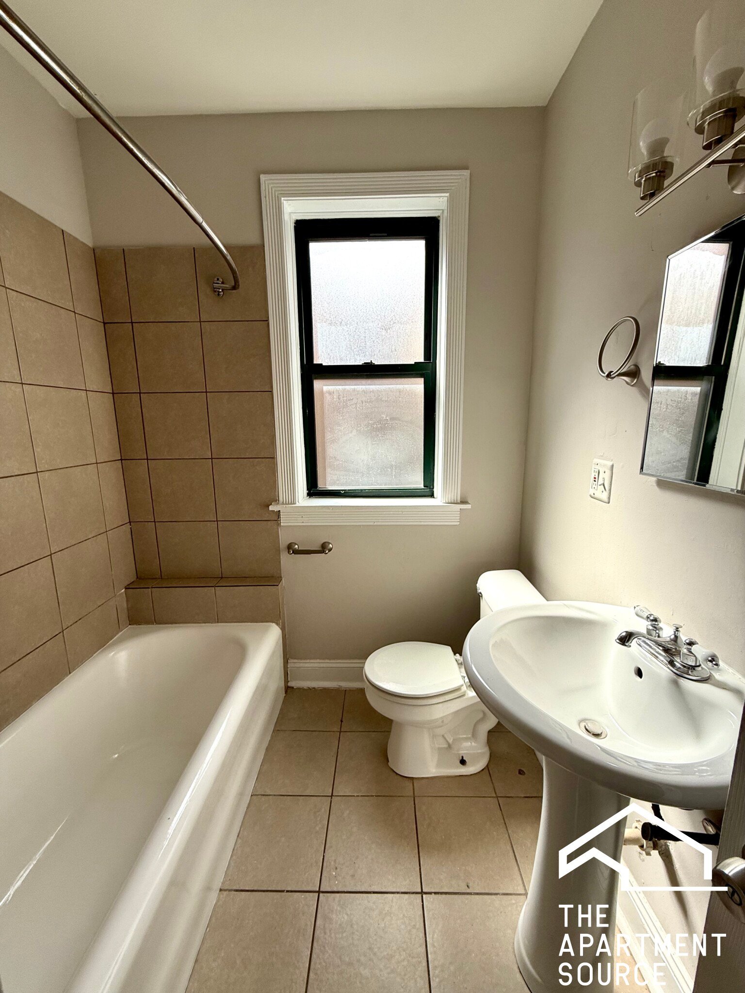 Chicago Apartment: 2211 East 69th St., #3, Chicago, IL 60649