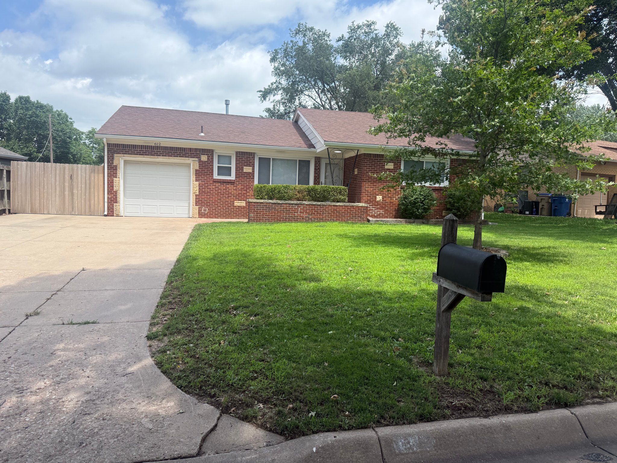 Derby House: 612 E Walnut