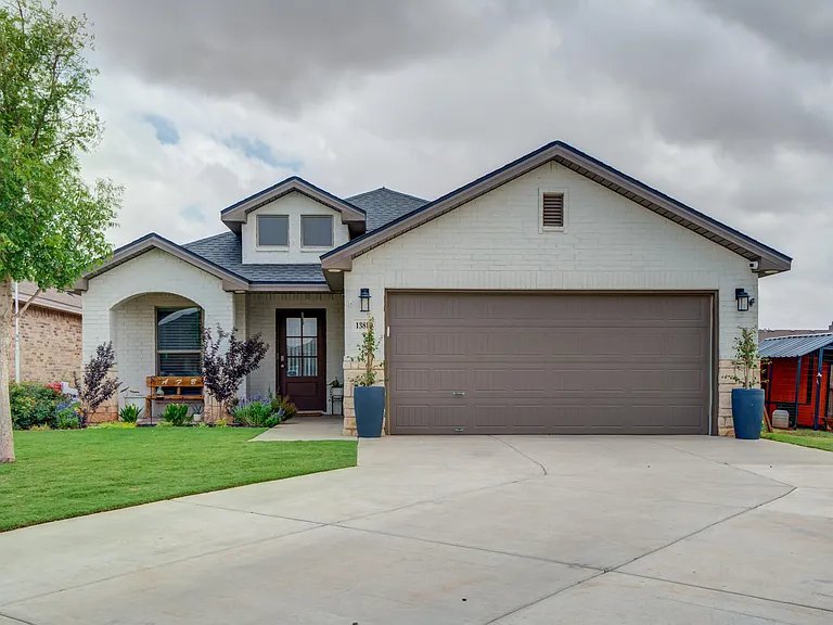 Lubbock House: 13819 Red Springs Ave