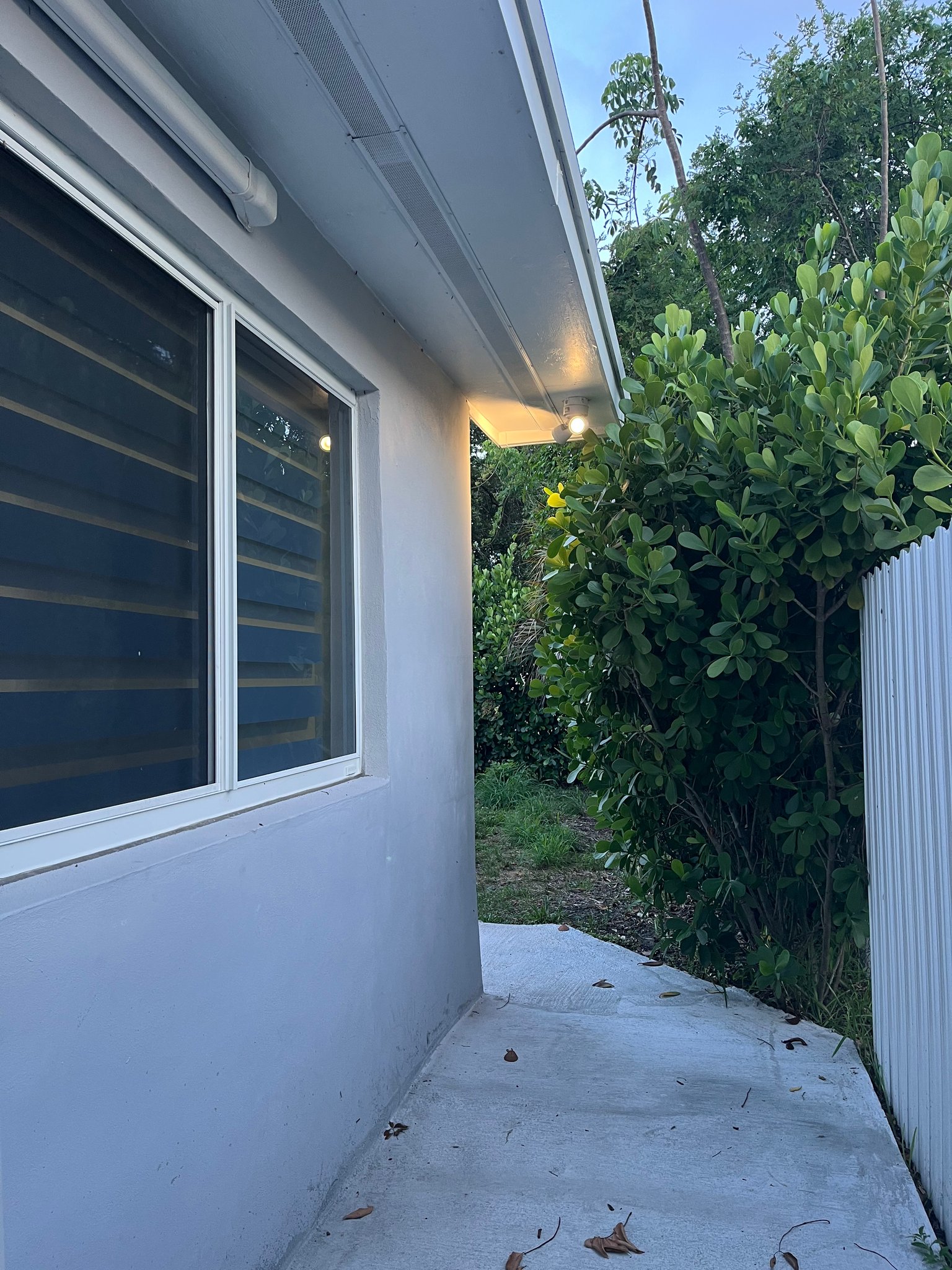 Hollywood Apartment: 4220 SW 21st St