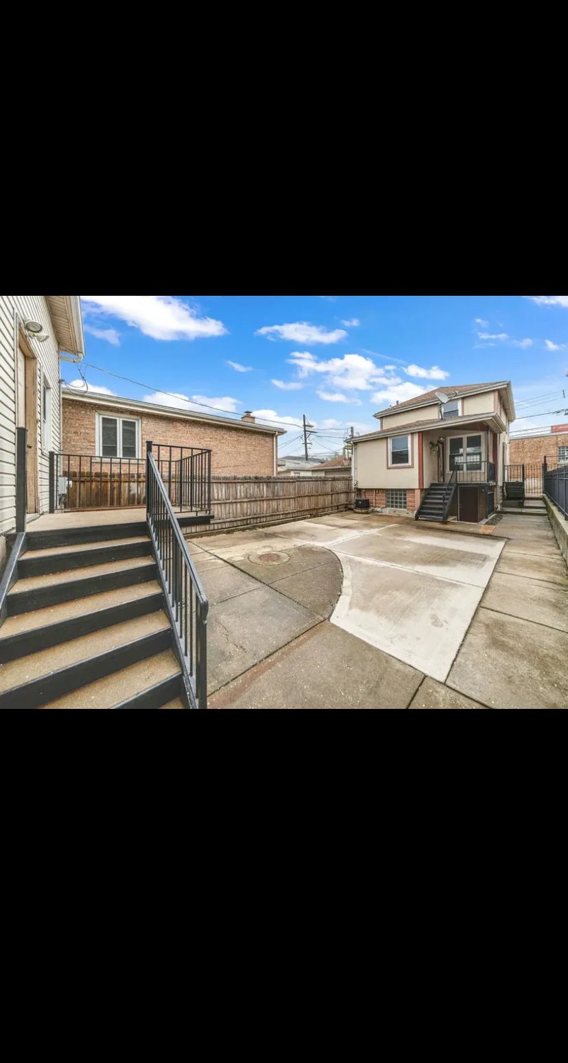 Chicago House: 3841 S Lowe Ave