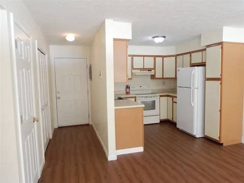 Manchester Condo: 1991 Bodwell Rd