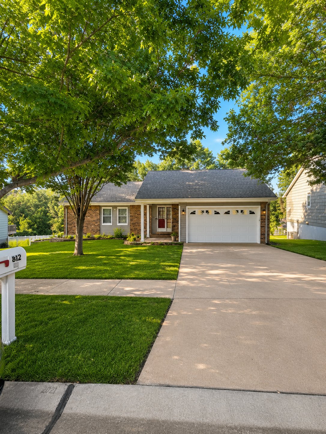 Ballwin House: 812 Samone Ct