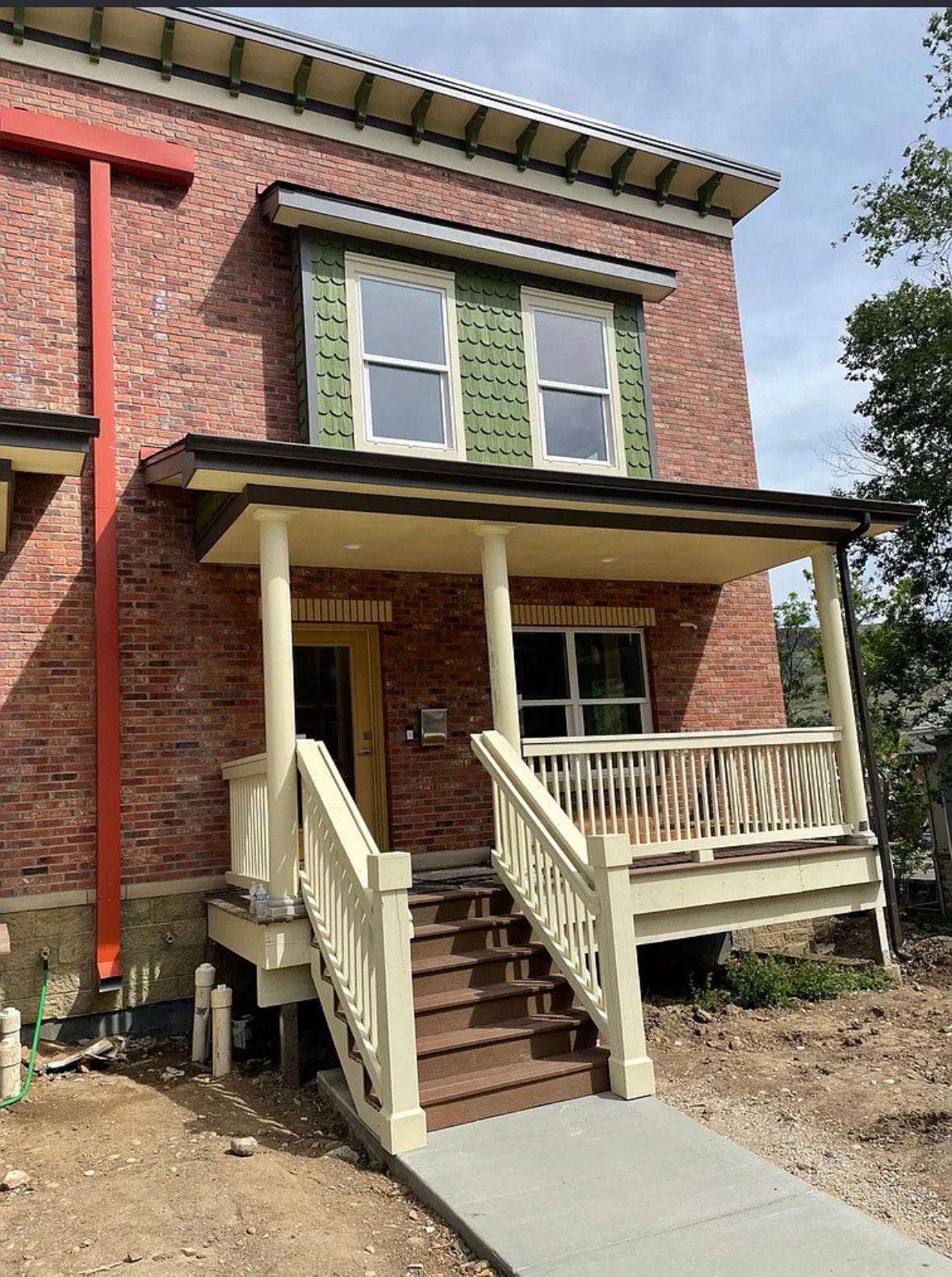 Golden House: 918 13th St