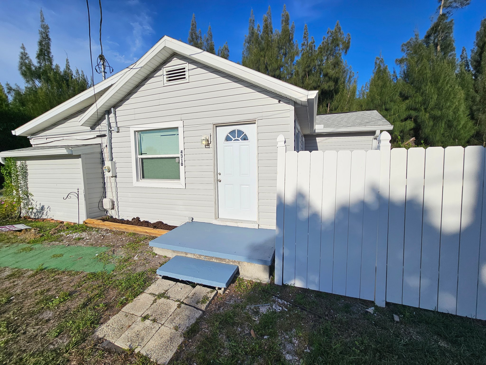 Port Charlotte House: 4310 Garden Road