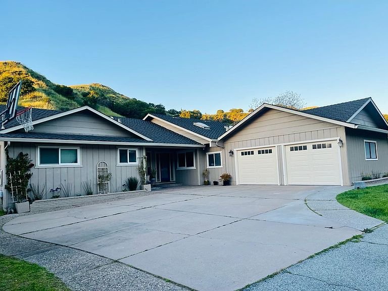 Salinas House: 289f San Benancio Rd