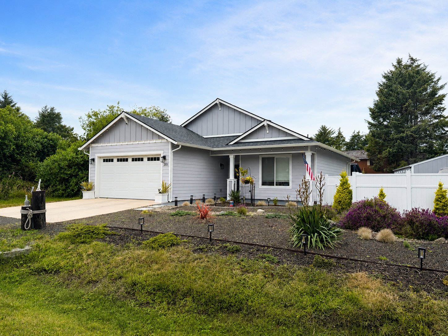 Ocean Shores House: 201 S Narwhal Loop SW