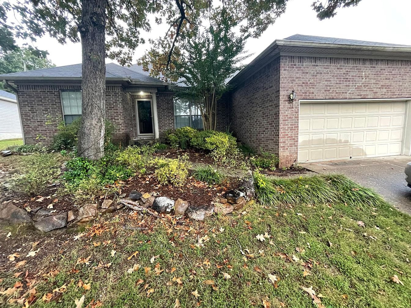 Little Rock House: 1717 Point West Dr