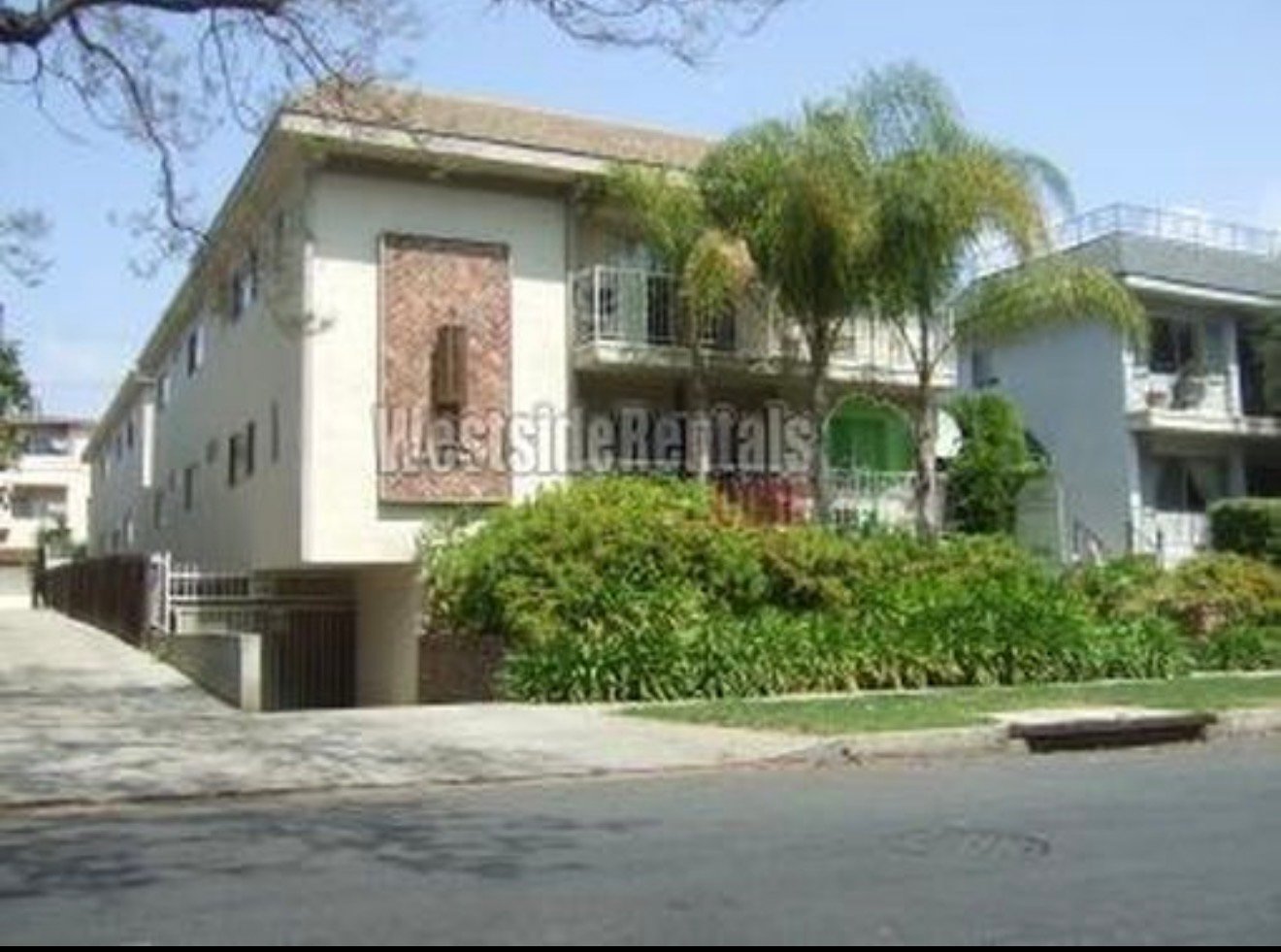 Los Angeles Apartment: 11929 Kiowa Ave