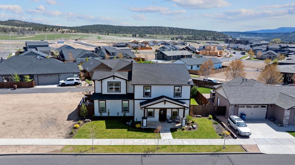 Prineville House: 1008 NE Whistle Way